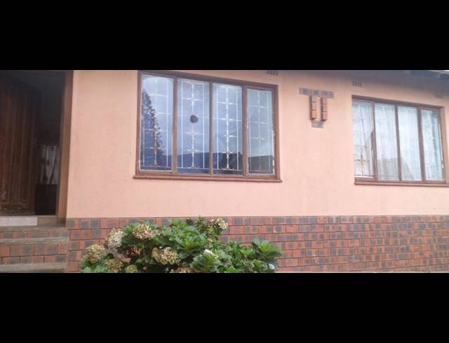 3 BEDROOM HOUSE FOR SALE IN NGWELEZANA